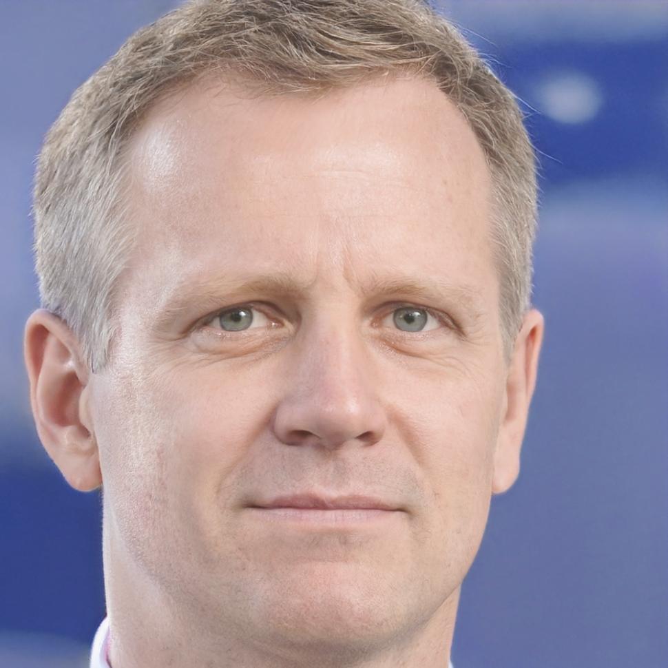 Mobile SEO expert Kerem analyzing search performance data